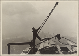Illustration for article titled NSFW: Building the Empire State Building